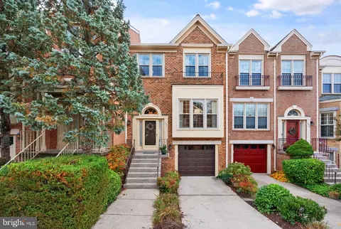 2220 Kings Garden Way, Falls Church, VA 22043