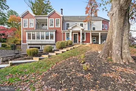 8404 Queen Elizabeth Blvd, Annandale, VA 22003