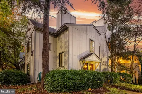 2322 Hunters Run Dr #2322, Reston, VA 20191