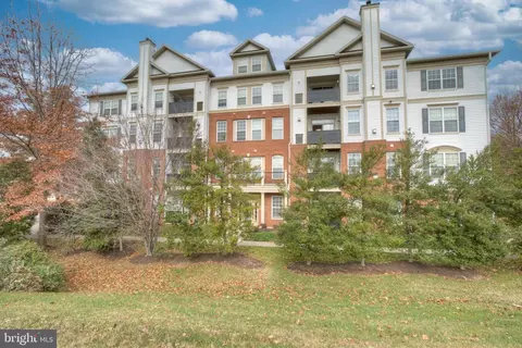 11501 Cardoness Ln #202, Fairfax, VA 22030