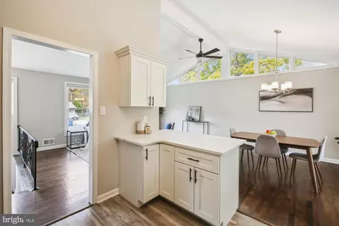6905 Loudoun Ln, Springfield, VA 22152 photo 11