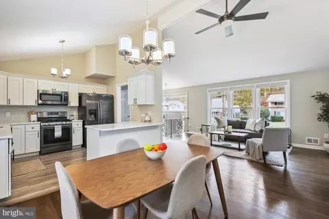 6905 Loudoun Ln, Springfield, VA 22152 photo 6