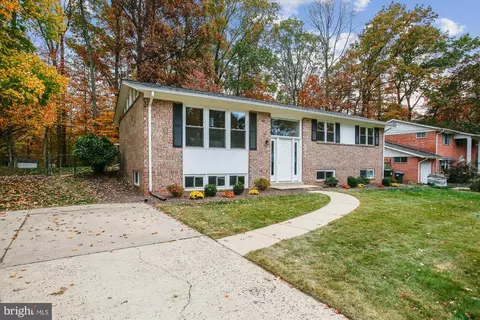 6905 Loudoun Ln, Springfield, VA 22152 photo 2