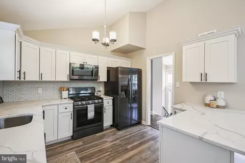 6905 Loudoun Ln, Springfield, VA 22152 photo 10