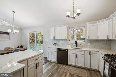 6905 Loudoun Ln, Springfield, VA 22152 photo 8