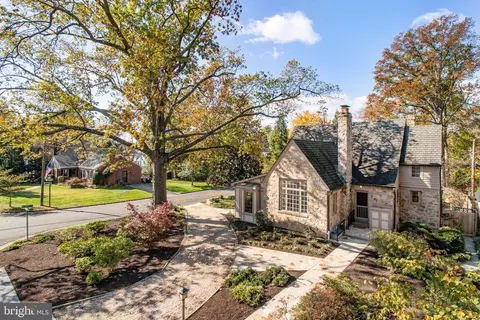 2840 Linden Ln, Falls Church, VA 22042