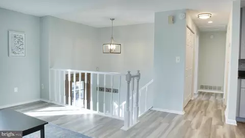 8298 Deep Valley Ct, Springfield, VA 22153 photo 4