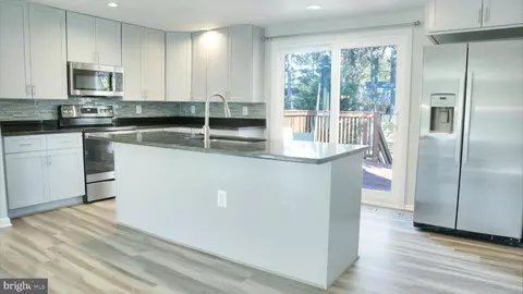 8298 Deep Valley Ct, Springfield, VA 22153 photo 6