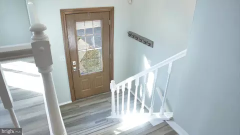 8298 Deep Valley Ct, Springfield, VA 22153 photo 3