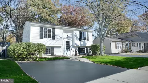 8298 Deep Valley Ct, Springfield, VA 22153