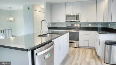 8298 Deep Valley Ct, Springfield, VA 22153 photo 7