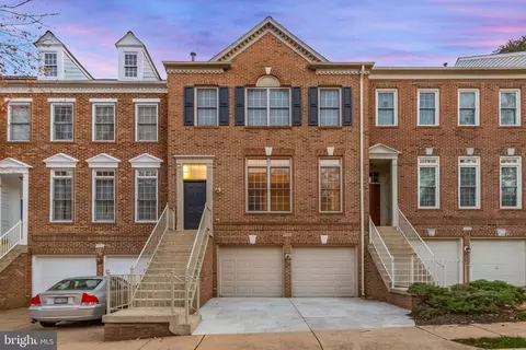 9504 Lagersfield Cir, Vienna, VA 22181
