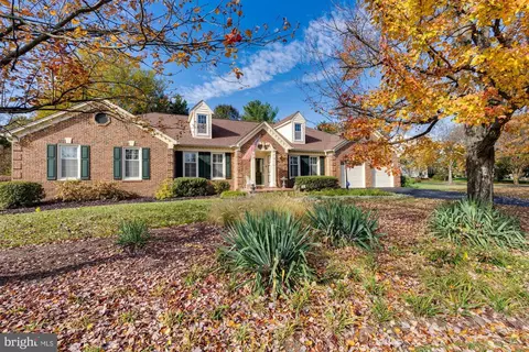 6464 Gristmill Square Ln, Centreville, VA 20120