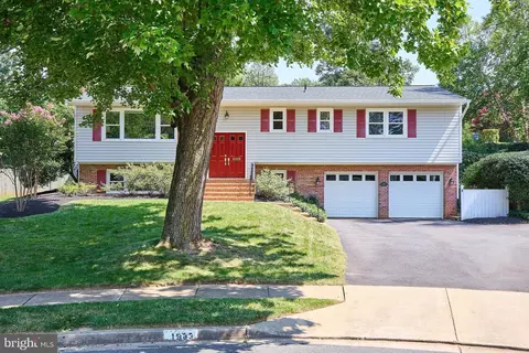 1933 Relda Ct, Falls Church, VA 22043