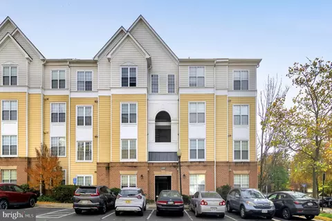 2105 Highcourt Ln #201, Herndon, VA 20170