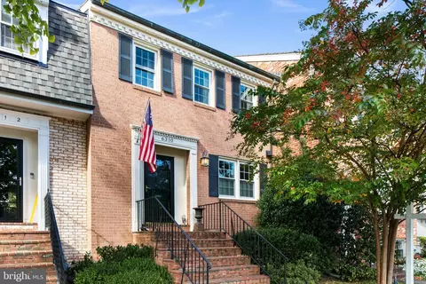 6310 Golf Course Sq, Alexandria, VA 22307