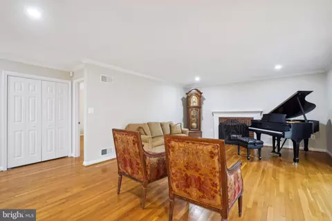 12142 Stirrup Rd, Reston, VA 20191 photo 4