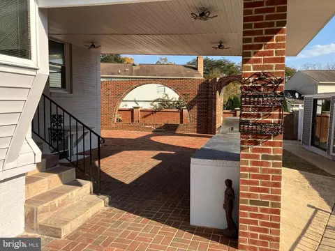 7805 Hooes Rd, Springfield, VA 22152 photo 39