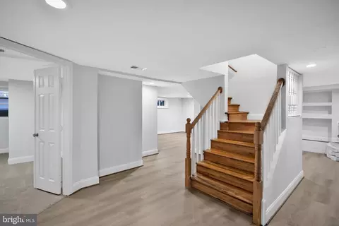 7805 Hooes Rd, Springfield, VA 22152 photo 33