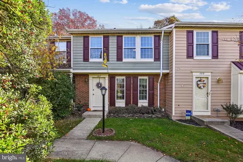 1517 Autumn Ridge Cir, Reston, VA 20194