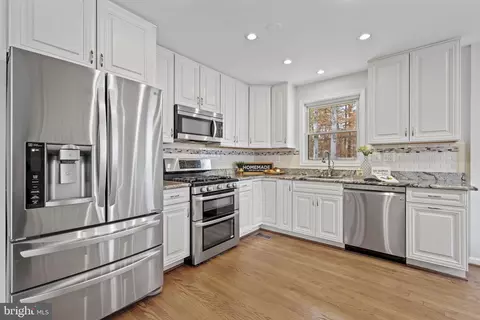 7629 Mendota Pl, Springfield, VA 22150 photo 9
