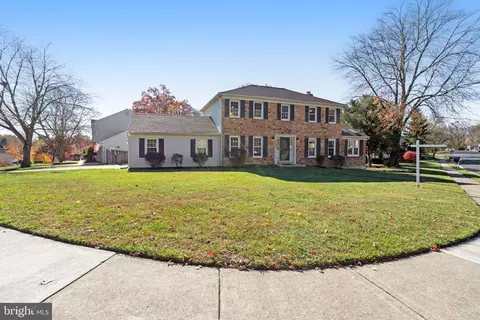 8103 Viola St, Springfield, VA 22152 photo 2