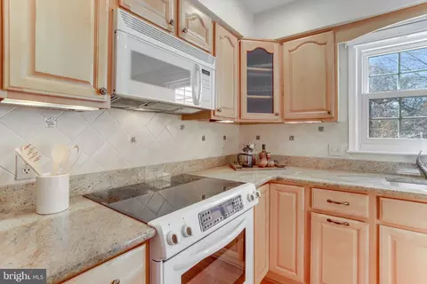 8103 Viola St, Springfield, VA 22152 photo 25