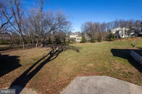 8342 Odricks Ln, Mclean, VA 22102 photo 16
