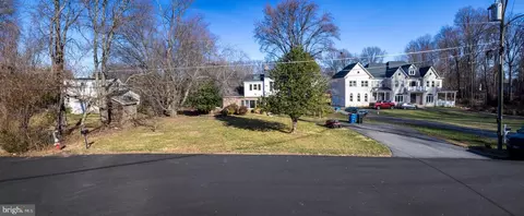 8342 Odricks Ln, Mclean, VA 22102 photo 2
