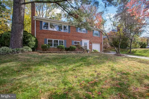 7025 Bradley Cir, Annandale, VA 22003