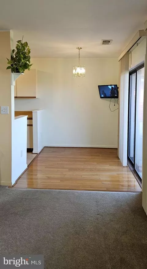 6431 Richmond Hwy #301, Alexandria, VA 22306