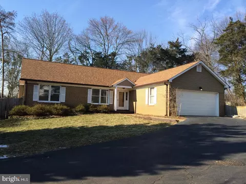 498 Woodshire Ln, Herndon, VA 20170