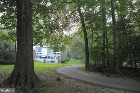 11506 Maple Ridge Rd, Reston, VA 20190 photo 3