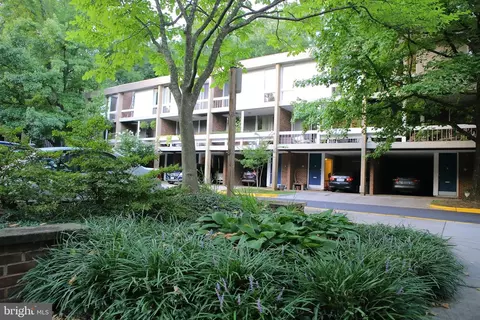 11506 Maple Ridge Rd, Reston, VA 20190 photo 2
