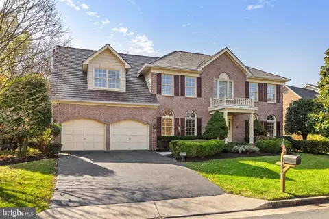 5448 Ashleigh Rd, Fairfax, VA 22030