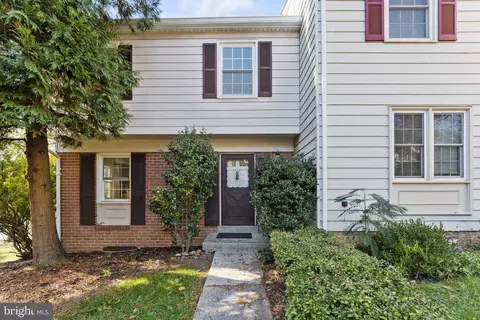 4920 Van Masdag Ct, Annandale, VA 22003