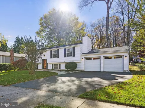10217 Steamboat Landing Ln, Burke, VA 22015
