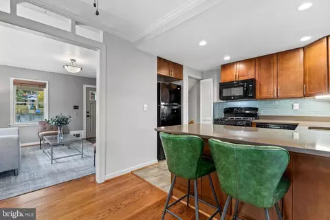 2718 Fort Dr, Alexandria, VA 22303