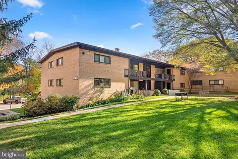 7823 Enola St #101, Mclean, VA 22102
