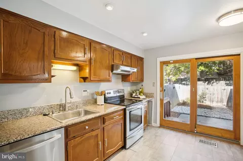 7002 Leebrad St, Springfield, VA 22151 photo 12