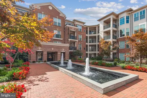 2905 Saintsbury Plz #117, Fairfax, VA 22031