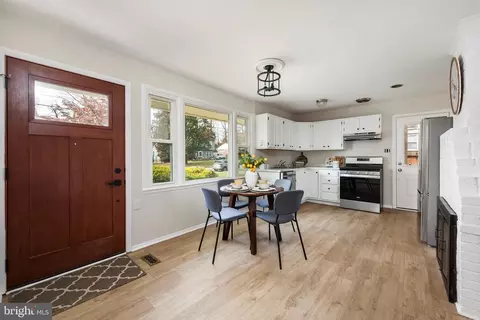 5331 Ravensworth Rd, Springfield, VA 22151 photo 3
