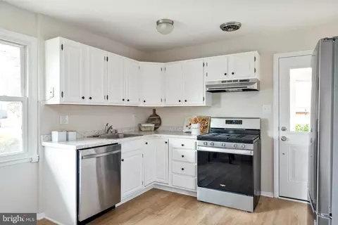 5331 Ravensworth Rd, Springfield, VA 22151 photo 4
