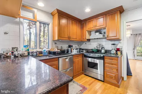 10700 Cross School Rd, Reston, VA 20191 photo 6