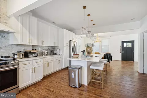 9410 Ox Rd, Lorton, VA 22079
