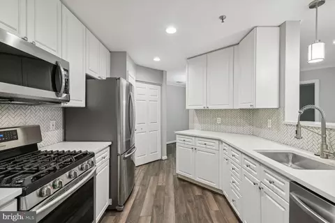 5563 Seminary Rd #216, Falls Church, VA 22041