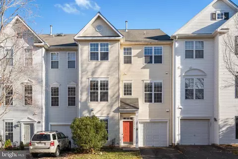 2549 Sandbourne Ln, Herndon, VA 20171
