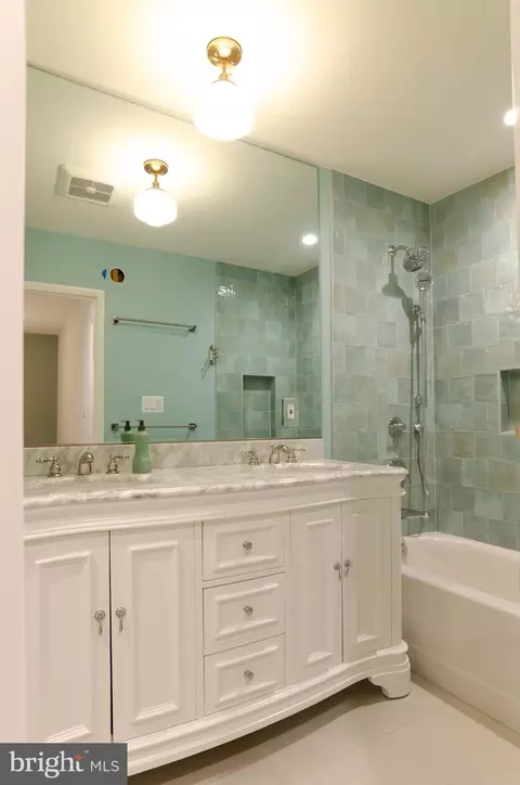 12127 Captiva Ct, Reston, VA 20191 photo 3