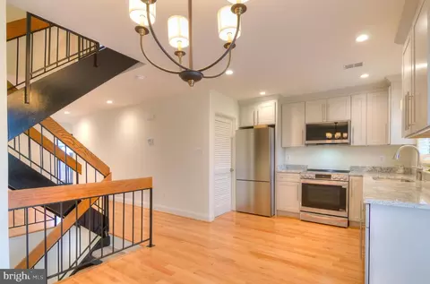 12127 Captiva Ct, Reston, VA 20191 photo 13
