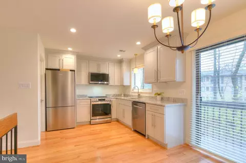 12127 Captiva Ct, Reston, VA 20191 photo 16